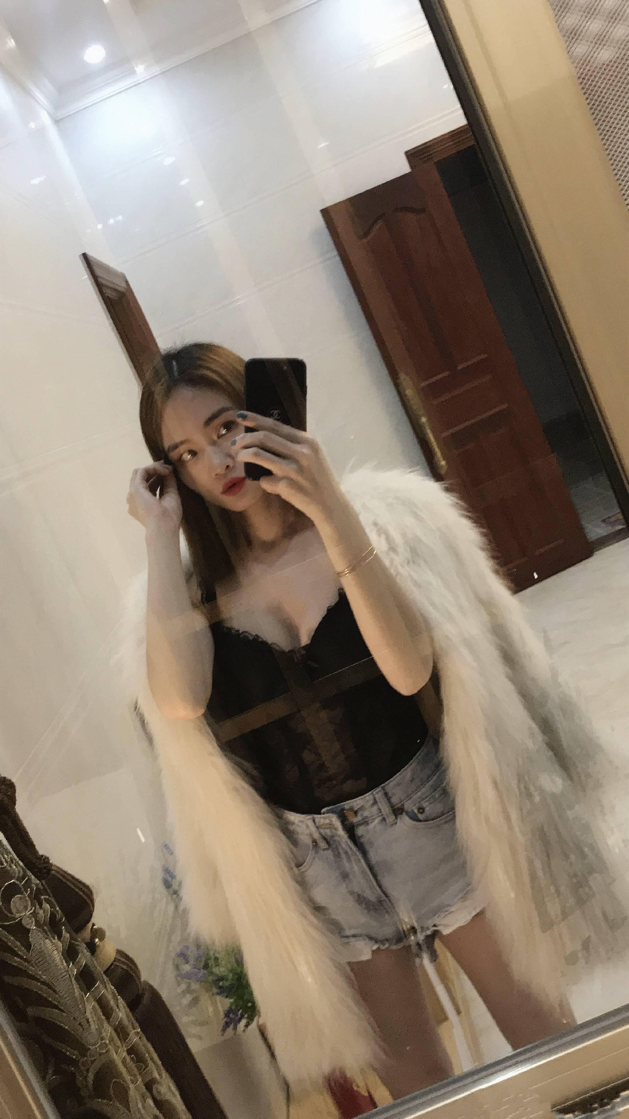 活泼开朗，漂亮的