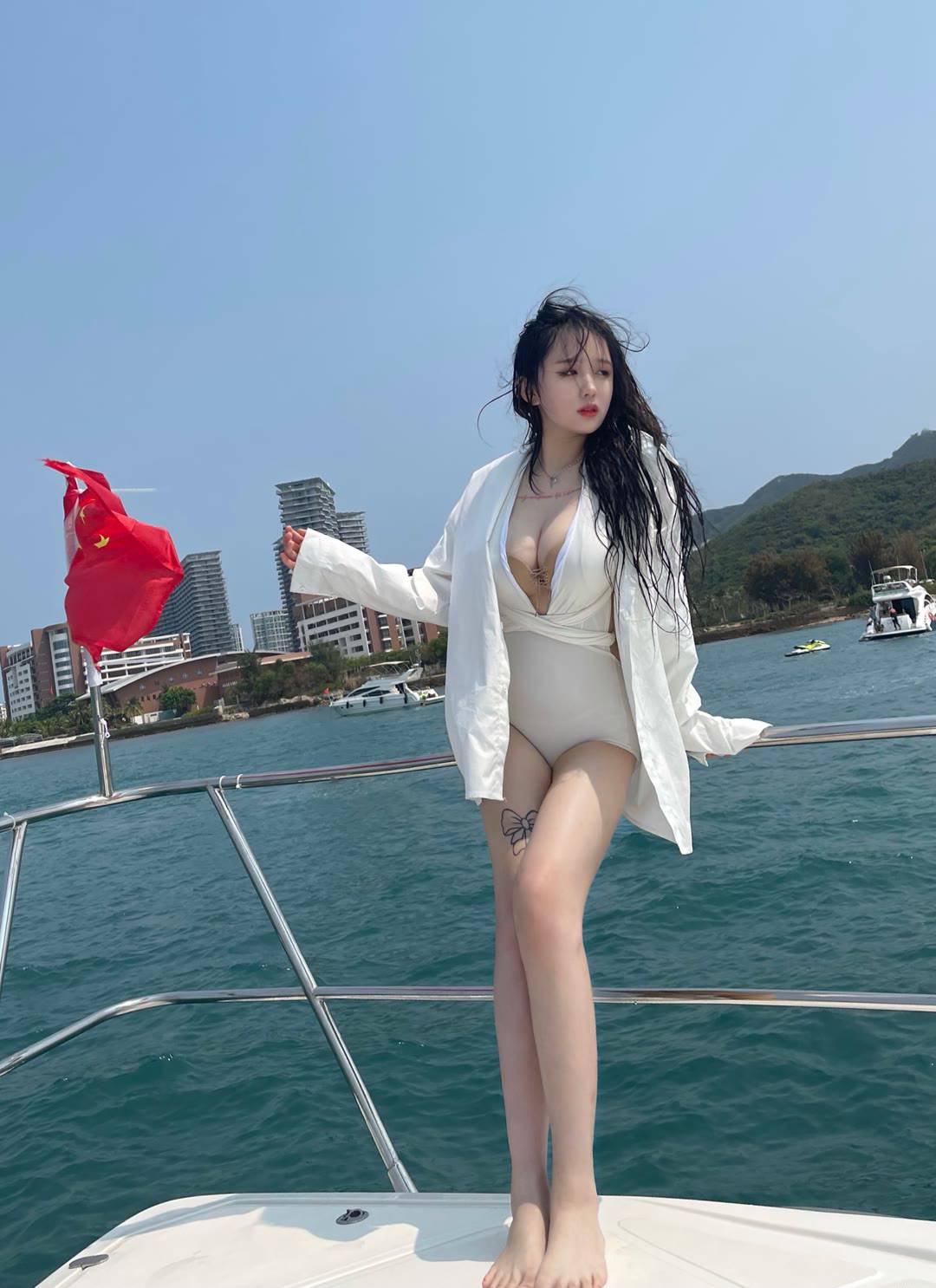 朝阳性感嫩模大奶KH好水多