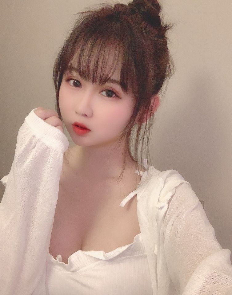 皮肤白白的，女.上.位.特别主动，服务没的说