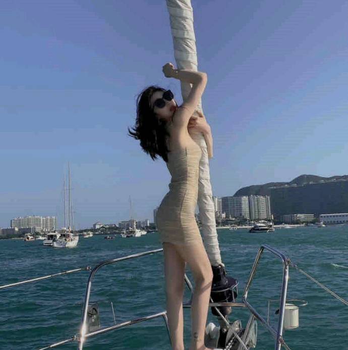 19岁小妹奶大且挺