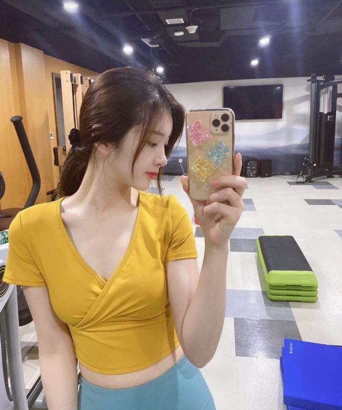 性感的多多，身材好，胸大