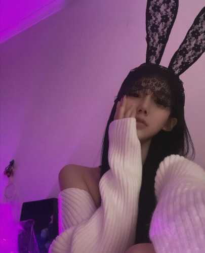 刚下水性感妩媚多姿的小姐姐